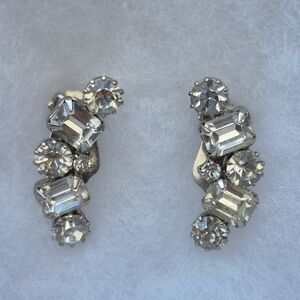 Vintage Weiss Clip On Rhinestone Earrings